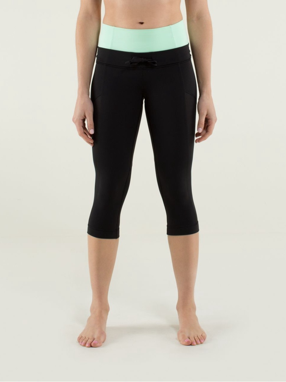 NWT Lululemon Bhakti Yoga Crop Black Fresh Teal Size 4
